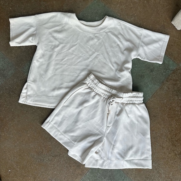 Splendid Matching Short Set - Picture 2 of 3